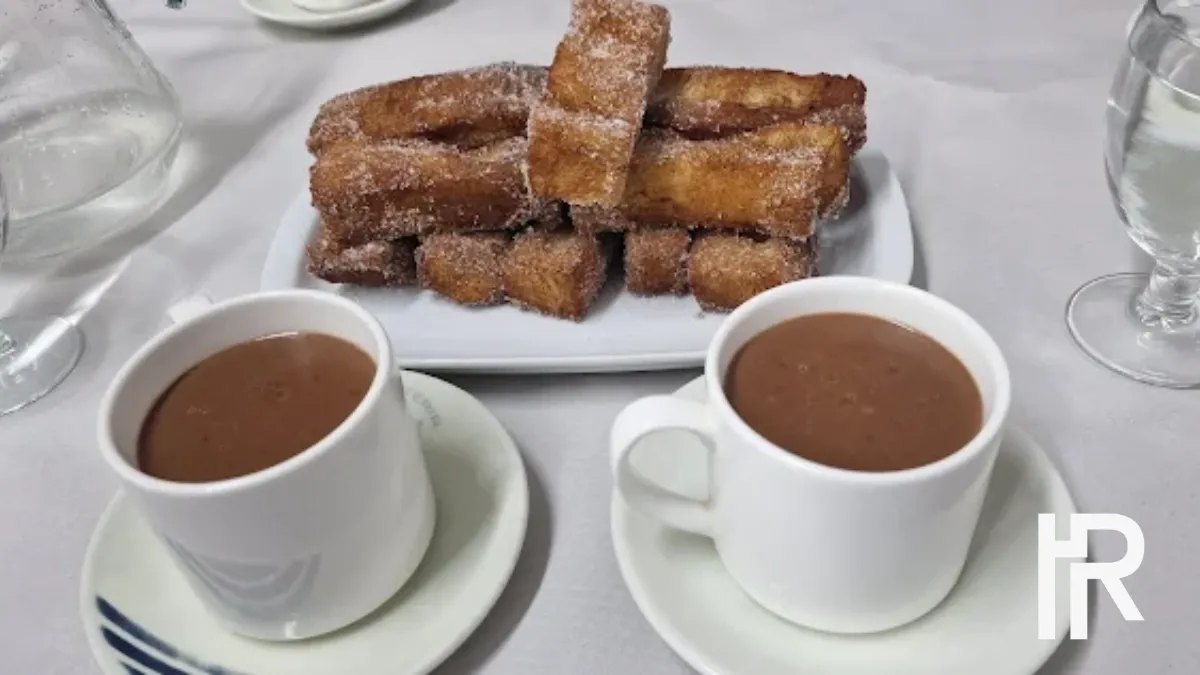 Chocolate con picatostes tradicional en Limpias, Cantabria, Valle del Asón