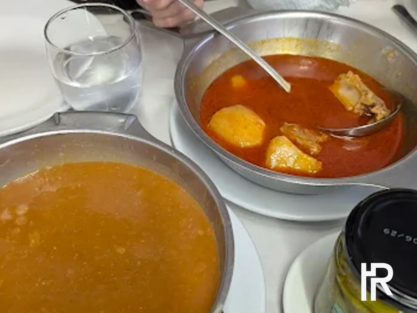 Comida casera servida en restaurante en Limpias