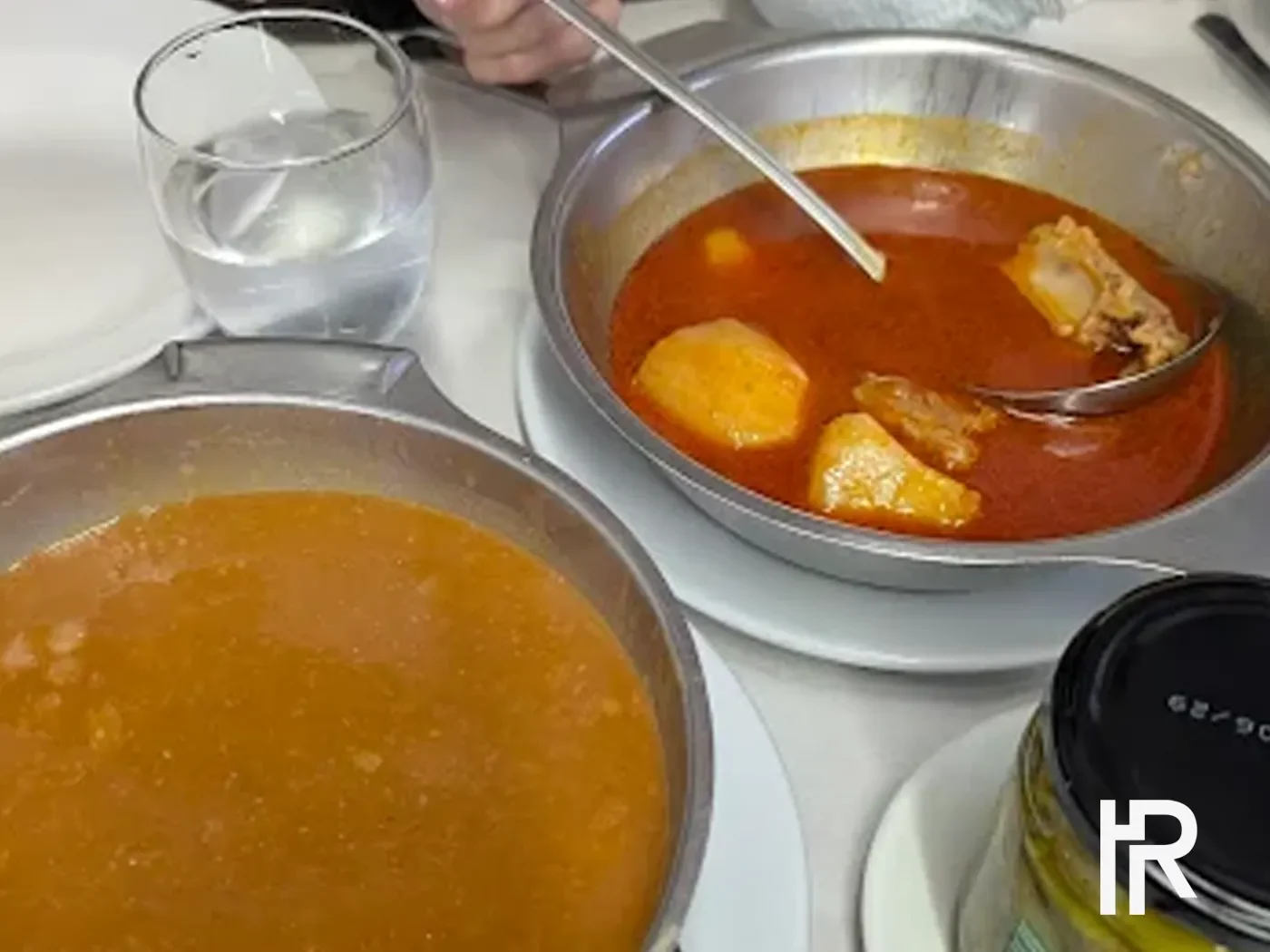 Comida casera servida en restaurante en Limpias